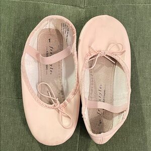 Danskin Freestyle Soft Pink Kids Ballet Slippers 1 Shoes Leather Girls Dance